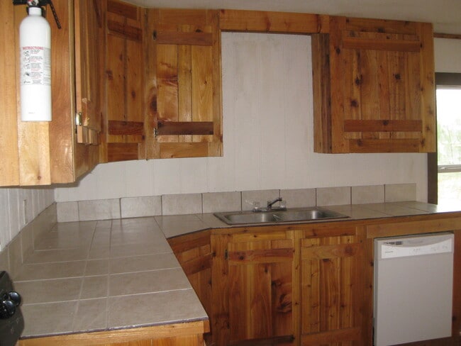 Custom kitchen cabinets - 15016 County Road 1876