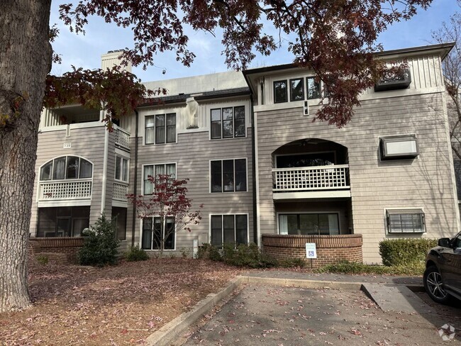 Building Photo - 2 bedroom 2 bath condo in Parkside Condos ...