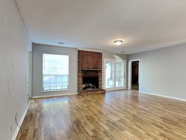 Photo - 2621 Saturn Rd
