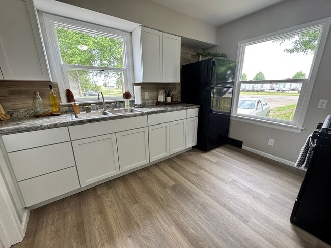 Building Photo - Remodeled 3 bed, 1 bath home for rent in Waterloo