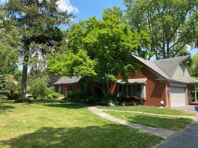 Beautiful Home on the Maumee River - Beautiful Home on the Maumee River