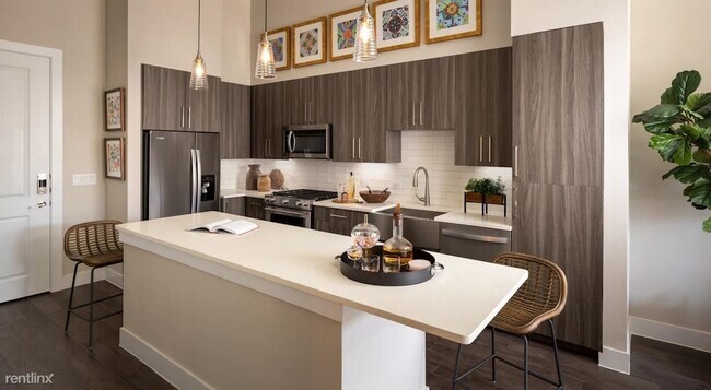 Photo - 1 br, 1 bath Condo - 5500 Broadway St Flat...