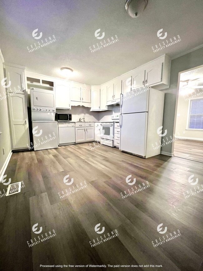 Photo - 3BR with Fenced Backyard - READY FOR MOVE IN TODAY!