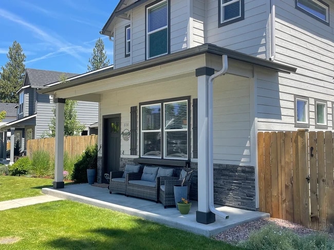 Front Patio - 616 N Willitts St