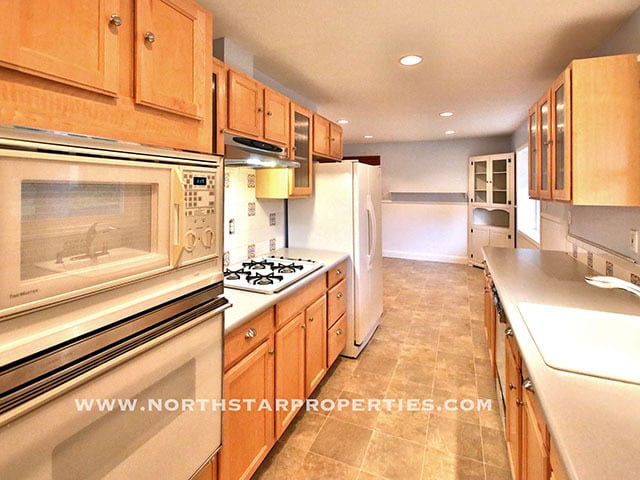 Photo - Great Lake Oswego Home Walking Distance to Everything