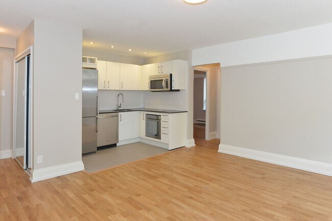 Photo - 110 Oriole Pkwy Unit 107