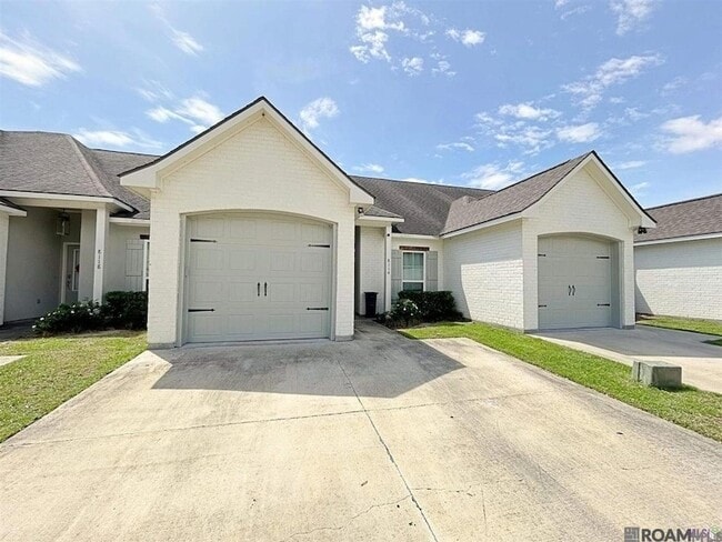 Building Photo - 8114 Stonelake Ave