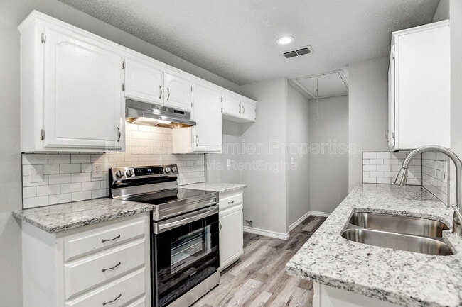 Photo - 925 Farmington Rd