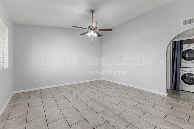 Photo - 1005 W Laguna Dr