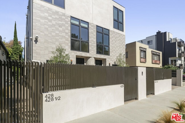Building Photo - 426 Arnaz Dr Rental