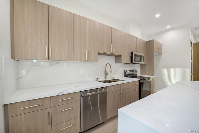 Photo - 17425 Los Alimos St