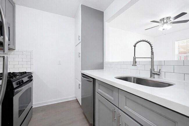 Photo - 5718 Eskridge St Unit 9