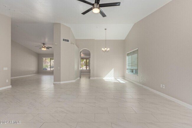 9138 E Davenport Dr