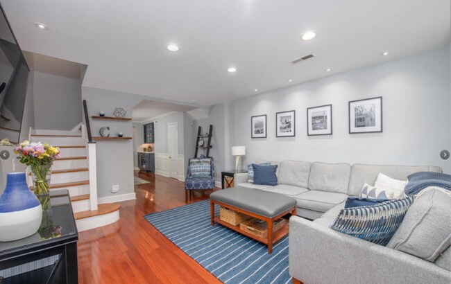 Photo - 307 Gaskill St