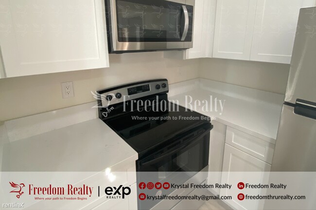 Photo - 2 br, 1 bath Triplex - 1765 Los Feliz Driv...