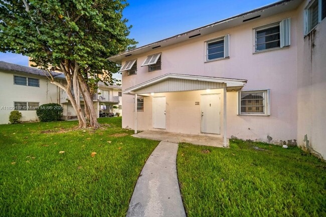 Photo - 7344 SW 82nd St Casa Adosada