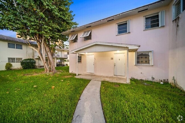 Building Photo - 7344 SW 82nd St Rental