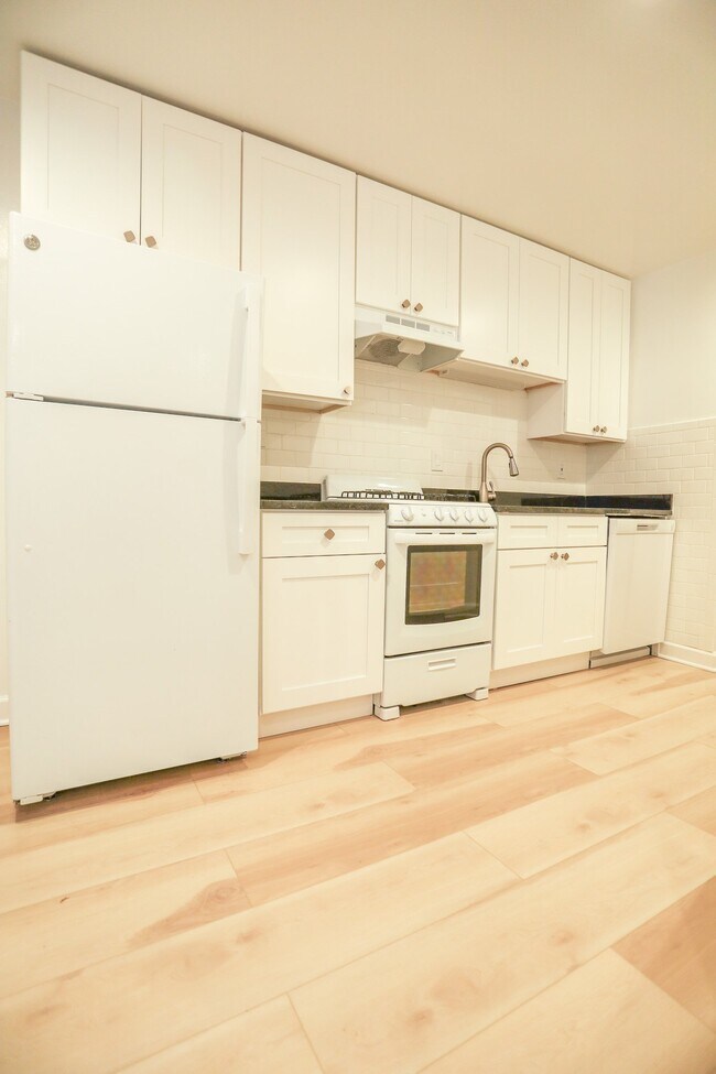 Photo - 168 W Menomonee St Unit G