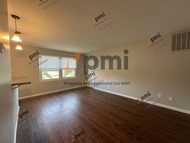 Photo - 5831 Creekview Ct W Unidad 2