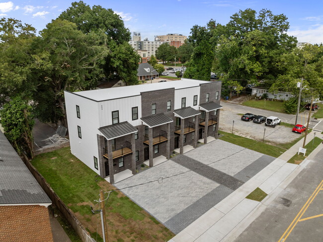 113 E 9th St Unit 1
