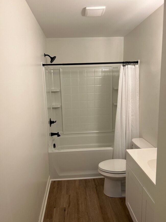 Photo - 600 W 12th St