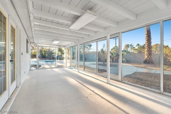 2868 Vista Del Sol Ave