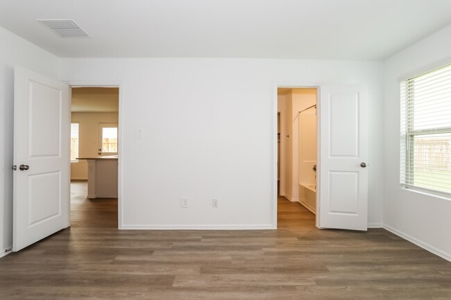 Photo - 423 Jewett Meadow Dr