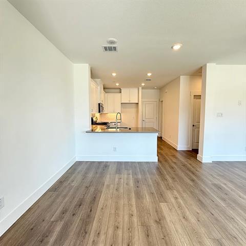 Photo - 2556 Campden Mews