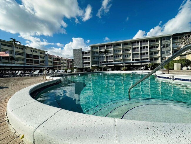 Photo - 330 SE 2nd St Unit 404G