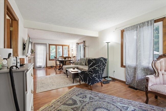 Photo - 1013 Marlbank Dr