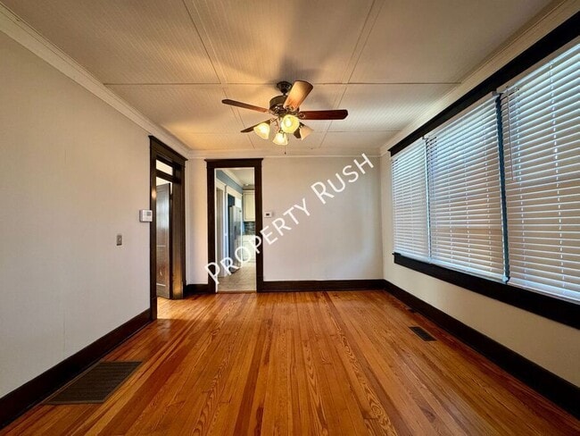 104 E Kent St