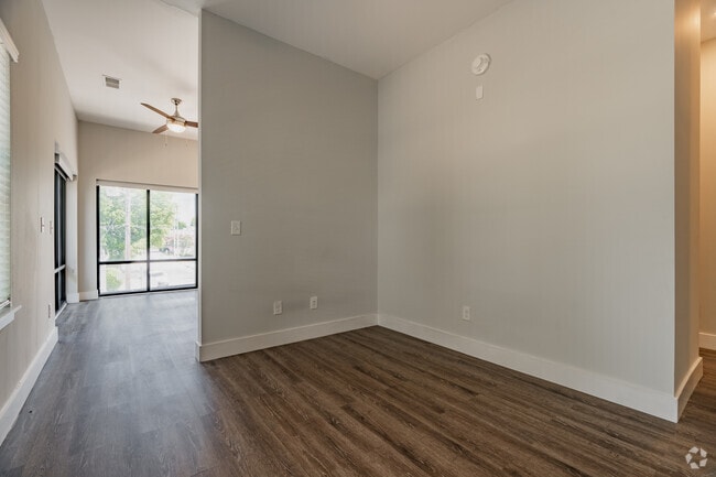 Studio - 650SF - Bedroom