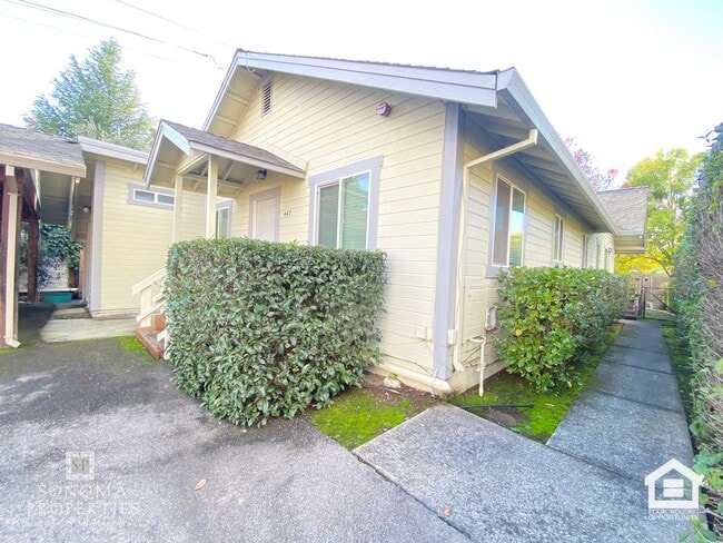 Building Photo - 2BD/1BA Duplex In Downtown Sonoma!