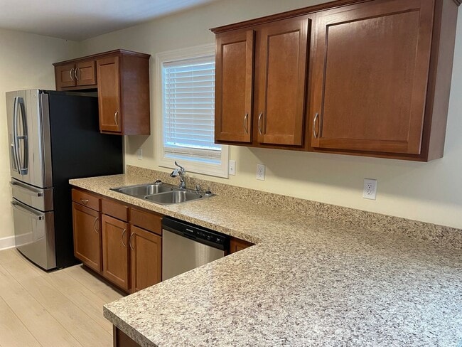 Photo - Pre-Leasing Now for 2026 UK School Year!