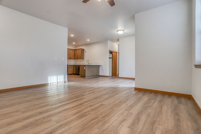 Photo - Beautiful 2 Bedroom 2.5 Bathroom Duplex in Great Washougal Location! Beautiful Finishes!