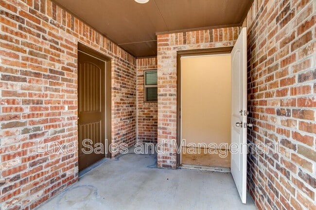 Photo - 437 Chalk Hill Ct