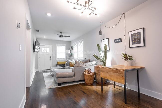 Photo - 1016 Coleman St SW