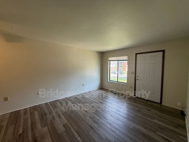 Photo - 4525 Elliot Ave