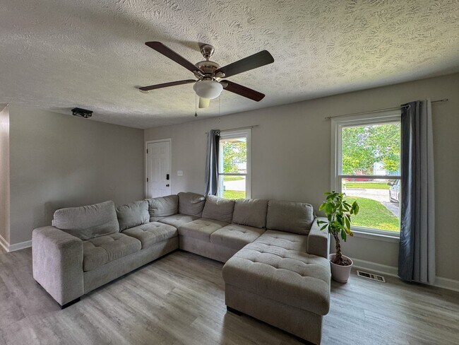 Photo - Beautiful 3 Bed 2 Bath Fayetteville Home with Fenced Yard