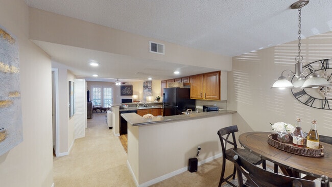 2BR, 2BA - 1,150 SF