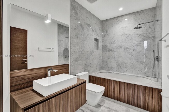 Photo - 1000 Brickell Plz