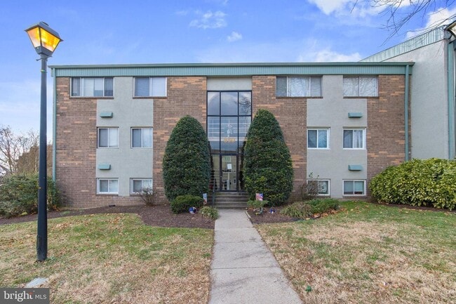 Photo - 2Br/ 1Ba - Beautifully renovated first-floor walkout condo in water privileged community availabl...