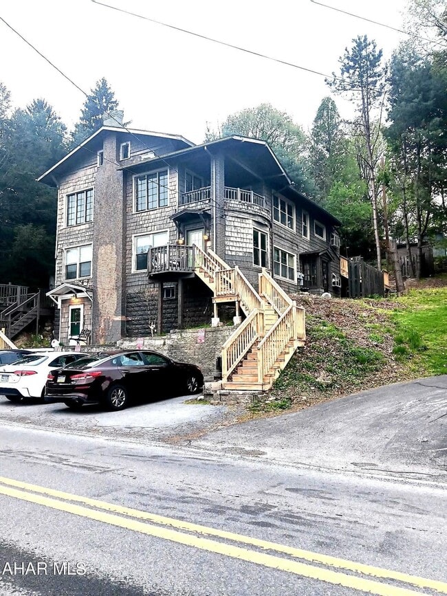 Photo - 106 Ruskin Dr Unit 3