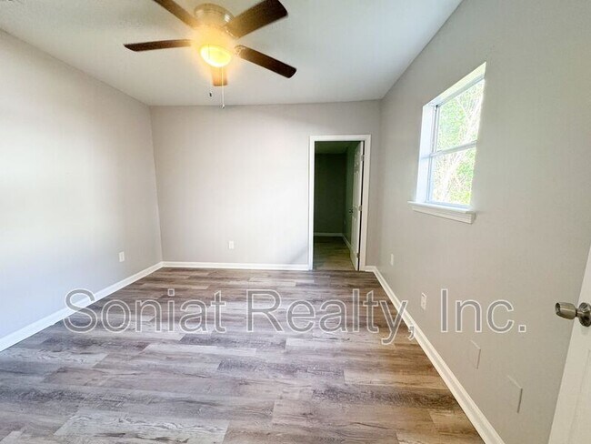 Photo - 2114 Painters St