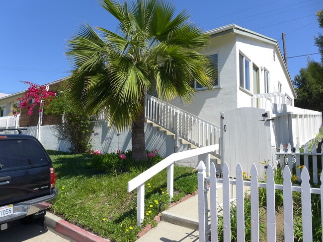 Building Photo - 2802 Ingleside Dr Unit 2802 Ingleside Dr. Rental