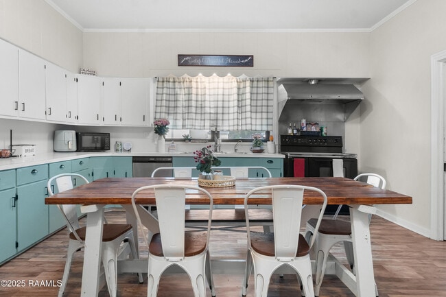 Photo - 501 Daspit St