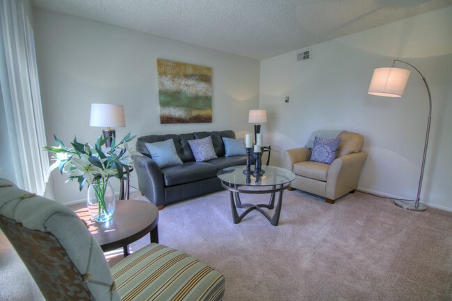 2 Bed Townhouse Living Room