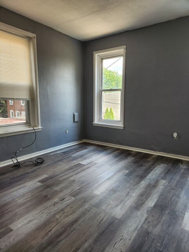 Bed rm #2 - 916 N 6th St Unidad B