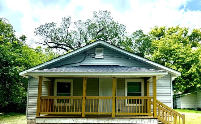 Building Photo - 910 Richardson Ave Rental
