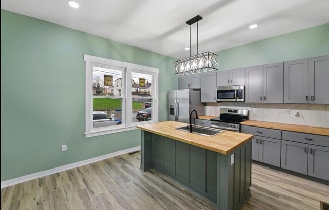 Photo - 139 5th Ave
